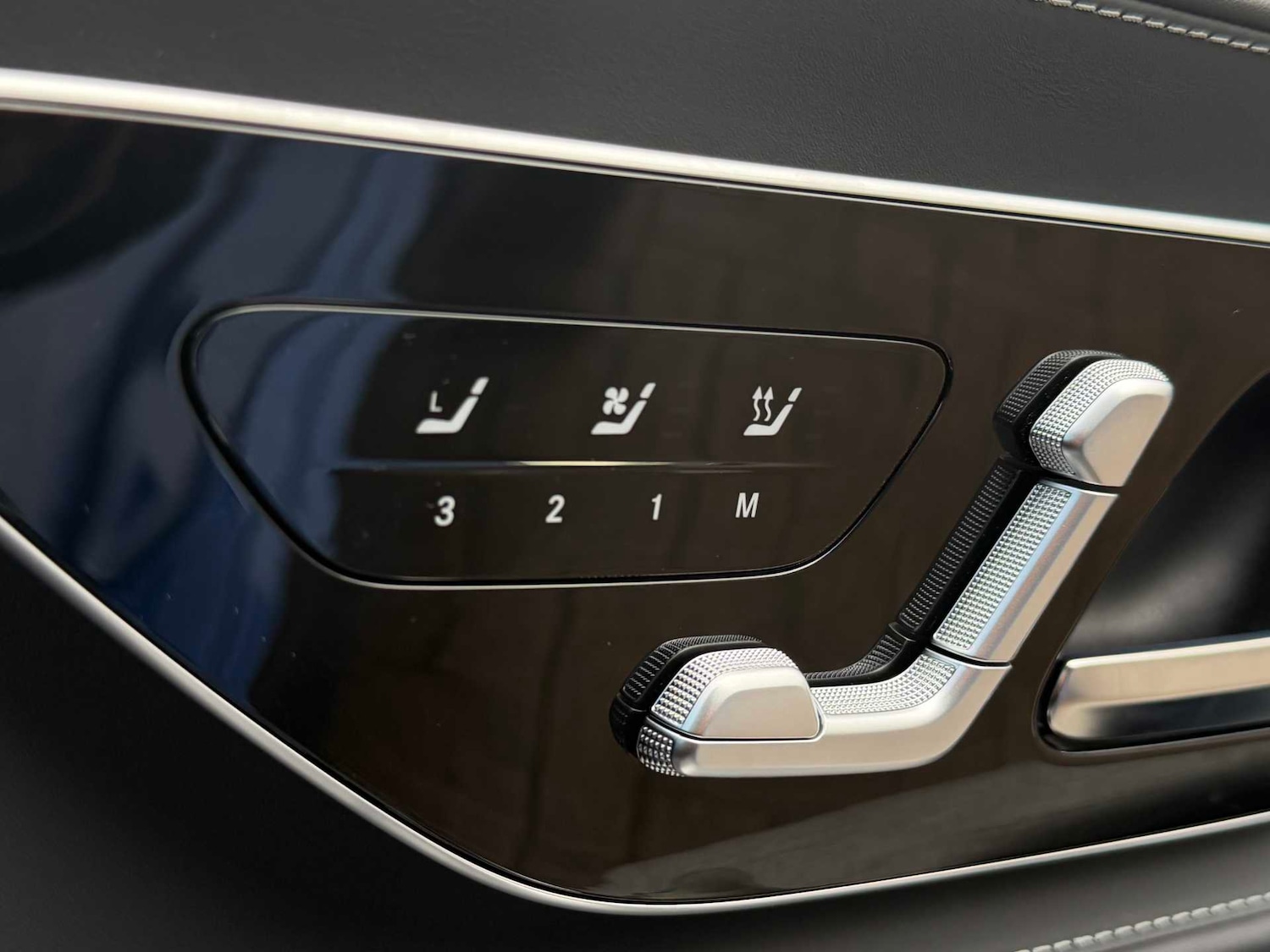 Used Mercedes-Benz AMG GT 2025 for sale - 77913911: Photo 31