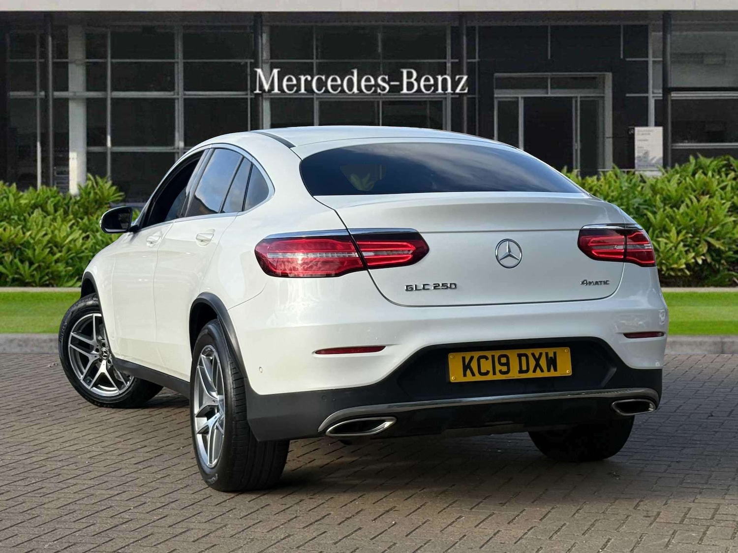 Used Mercedes-Benz GLC 2019 for sale - 76113315: Photo 2