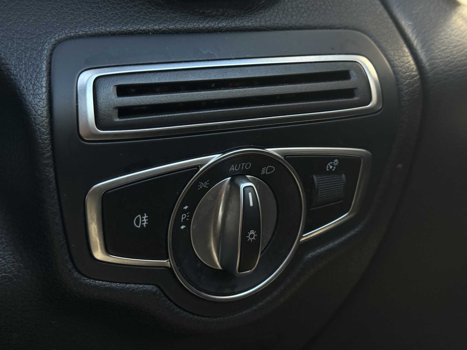 Used Mercedes-Benz GLC 2019 for sale - 76113315: Photo 32