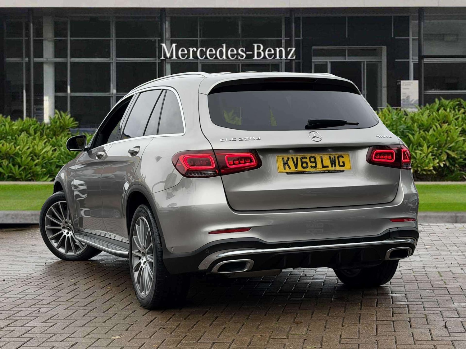Used Mercedes-Benz GLC 2019 for sale - 76564567: Photo 2
