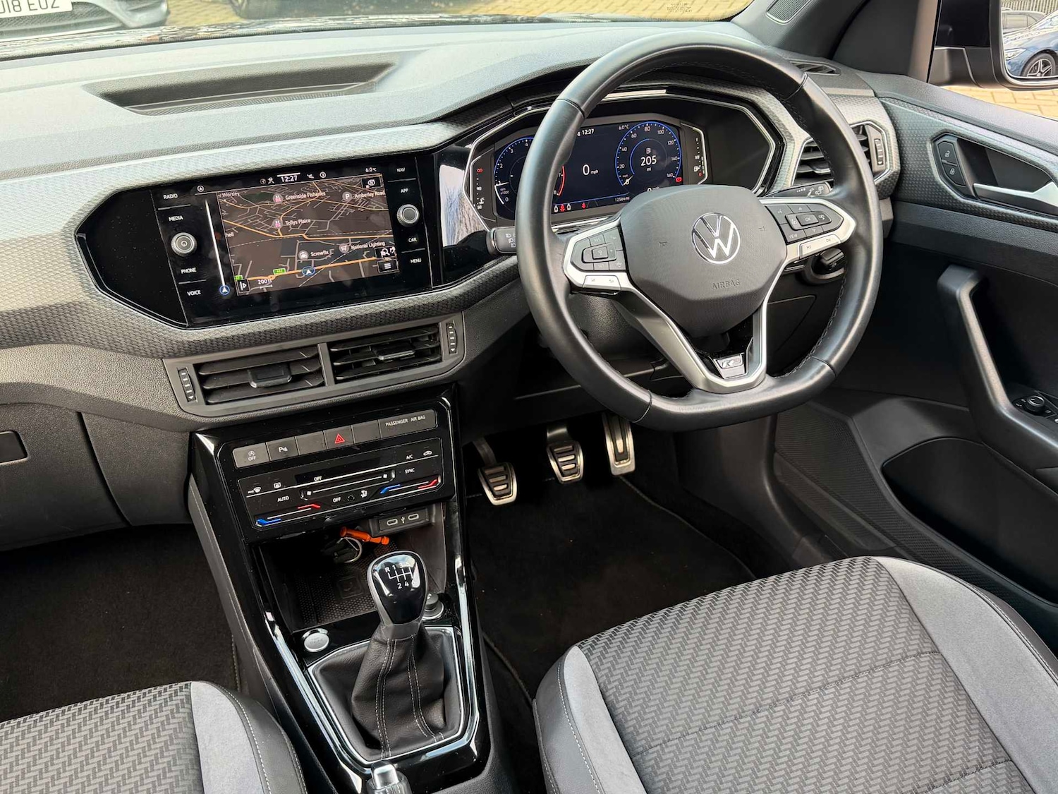 Used Volkswagen T-Cross 2023 for sale - 77294300: Photo 4