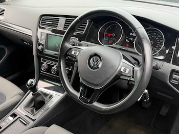 Used Volkswagen Golf 2015 for sale - 77068523: Photo