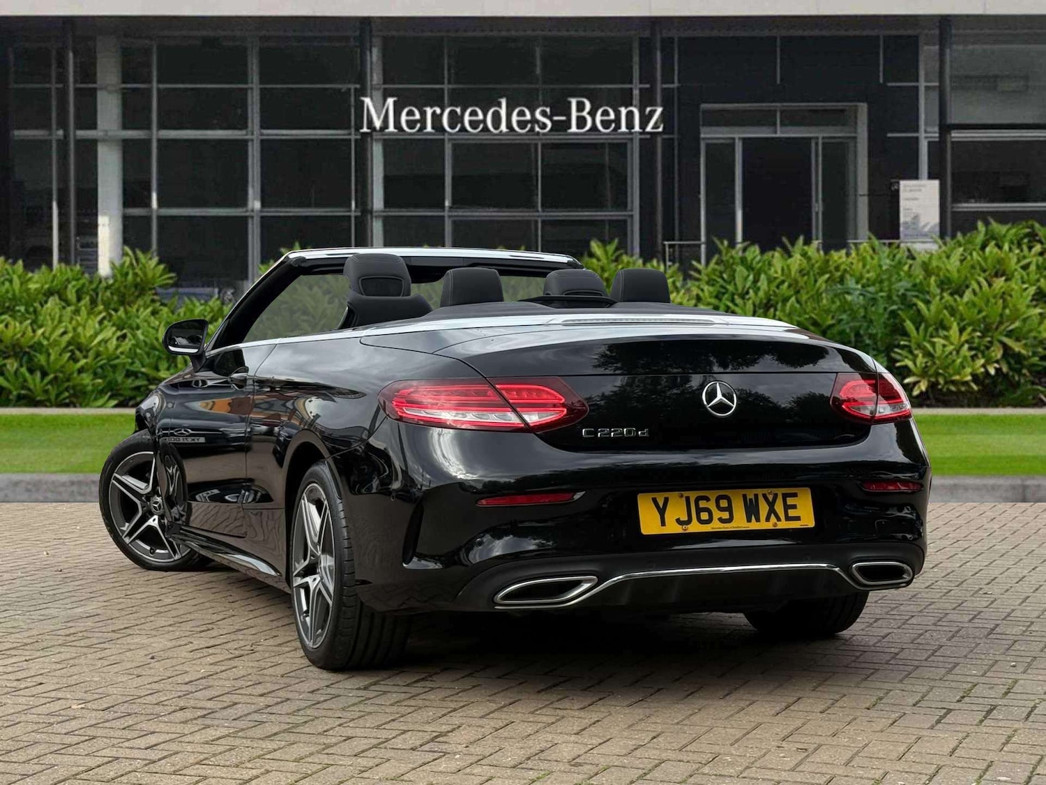 Used Mercedes-Benz C-Class 2019 for sale - 76087953: Photo 2