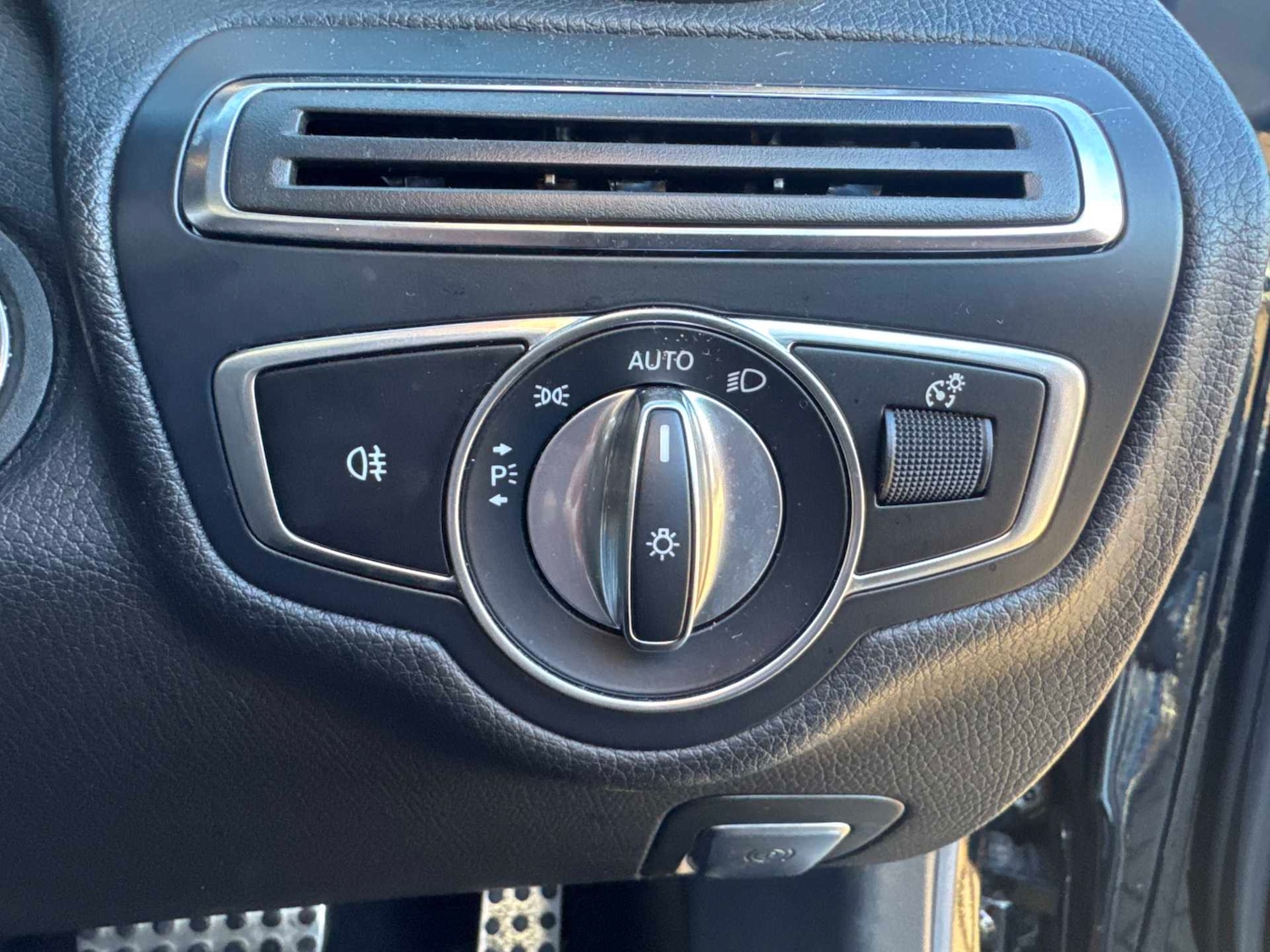 Used Mercedes-Benz C Class 2018 for sale - 76575922: Photo 32