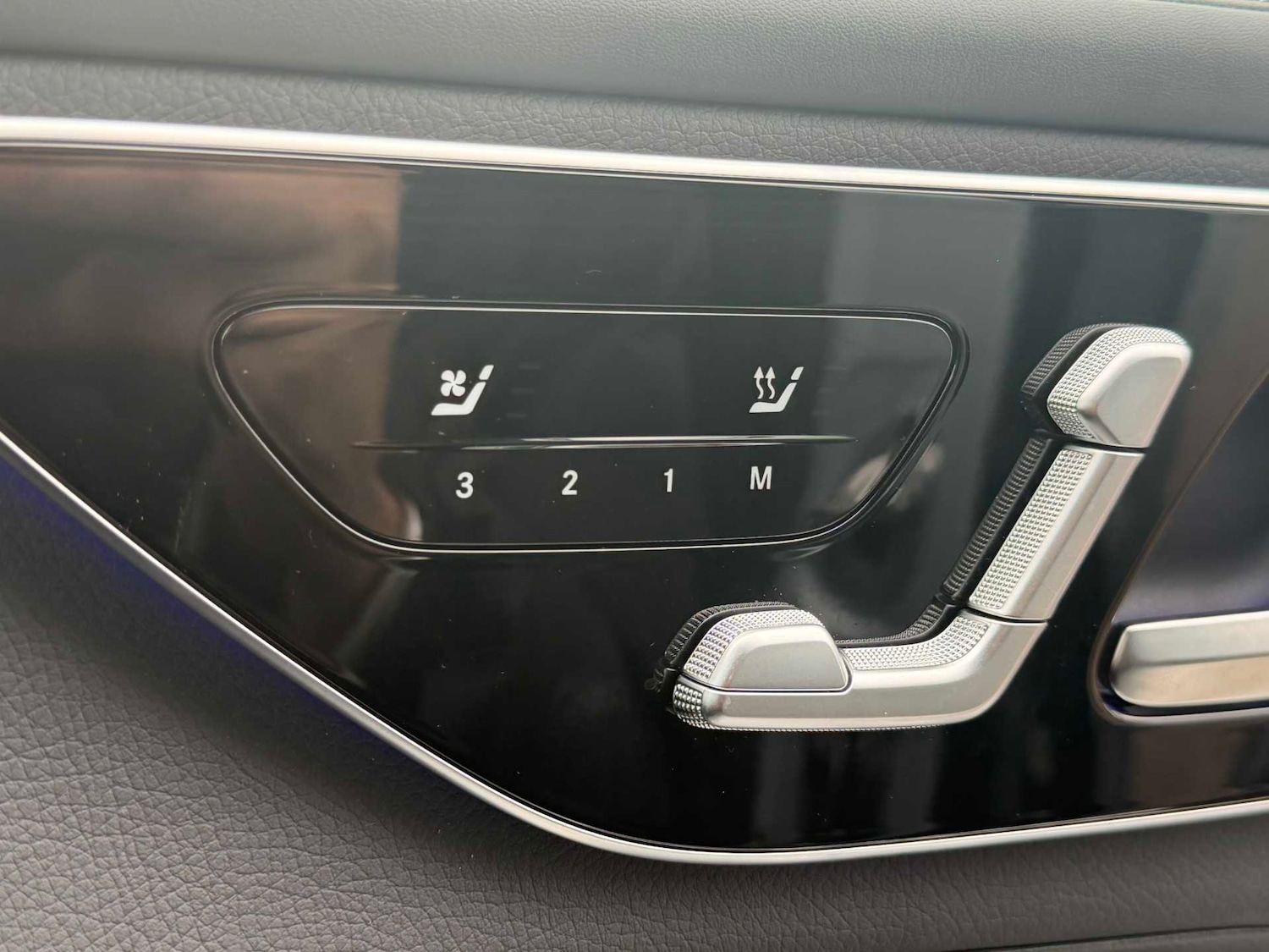 Used Mercedes-Benz GLC 2024 for sale - 77397964: Photo 33