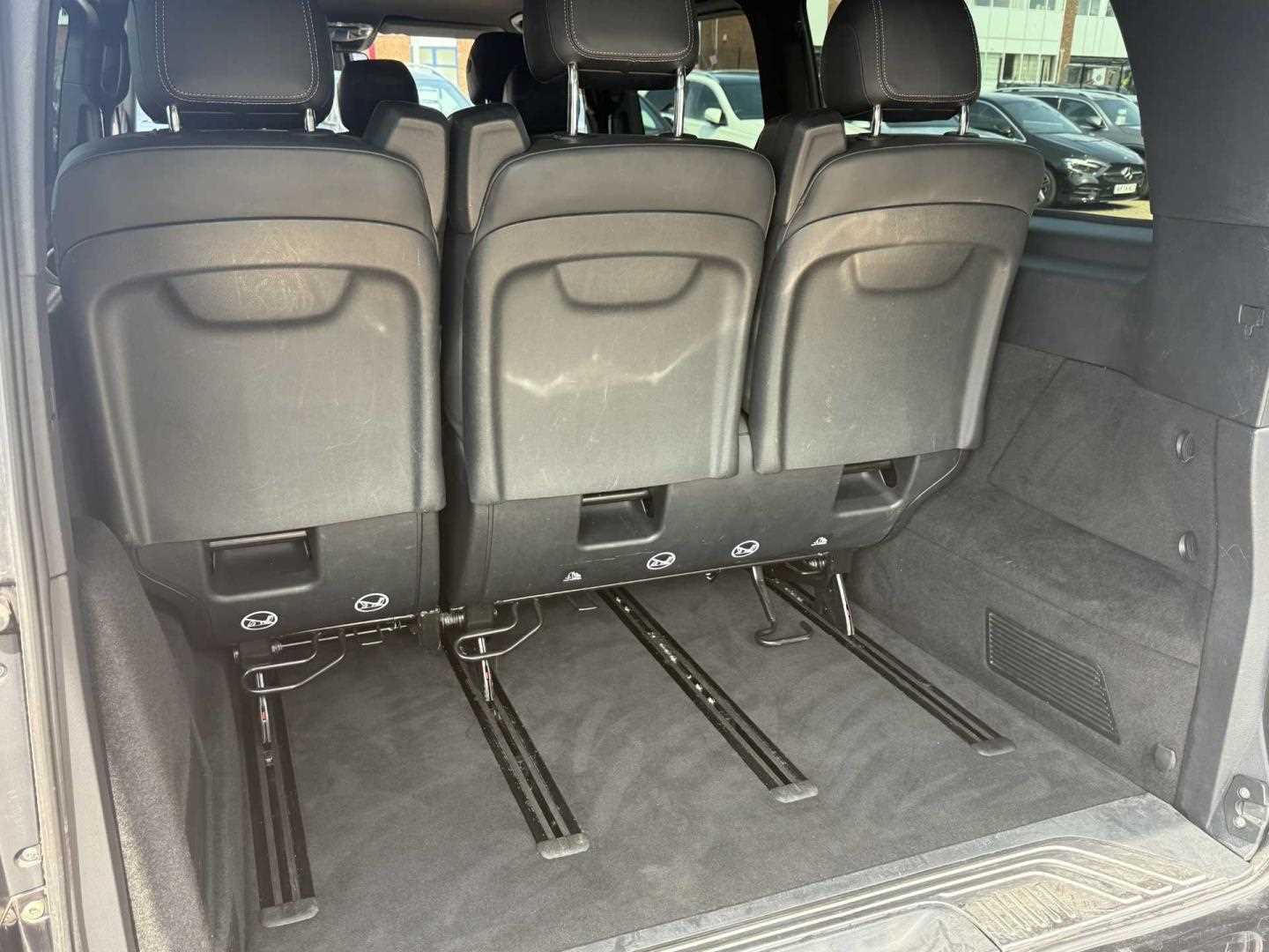 Used Mercedes-Benz V-Class 2023 for sale - 76230333: Photo 11