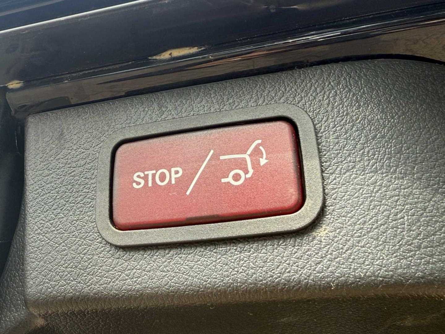 Used Mercedes-Benz V-Class 2023 for sale - 76230333: Photo 12