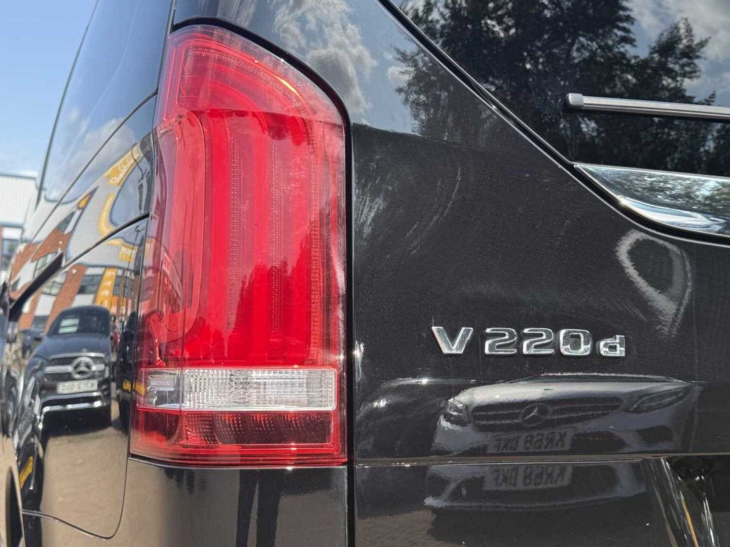 Used Mercedes-Benz V-Class 2023 for sale - 76230333: Photo 19