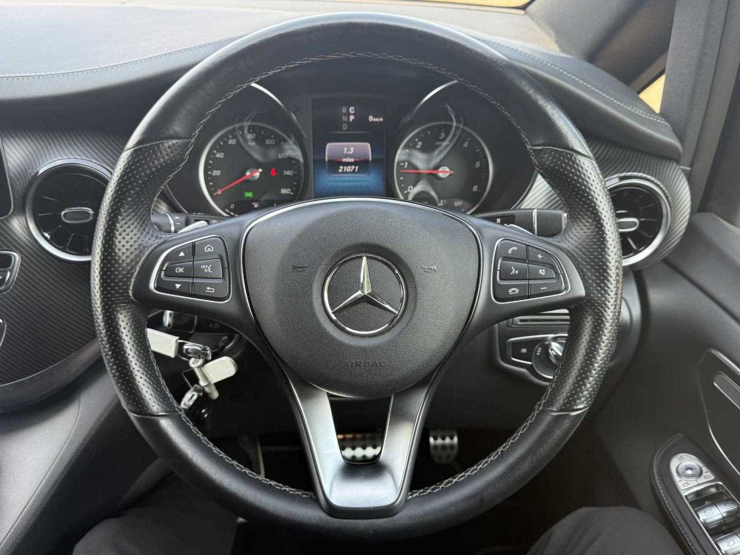 Used Mercedes-Benz V-Class 2023 for sale - 76230333: Photo 22