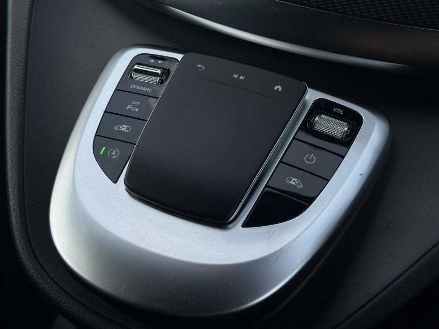 Used Mercedes-Benz V-Class 2023 for sale - 76230333: Photo 29