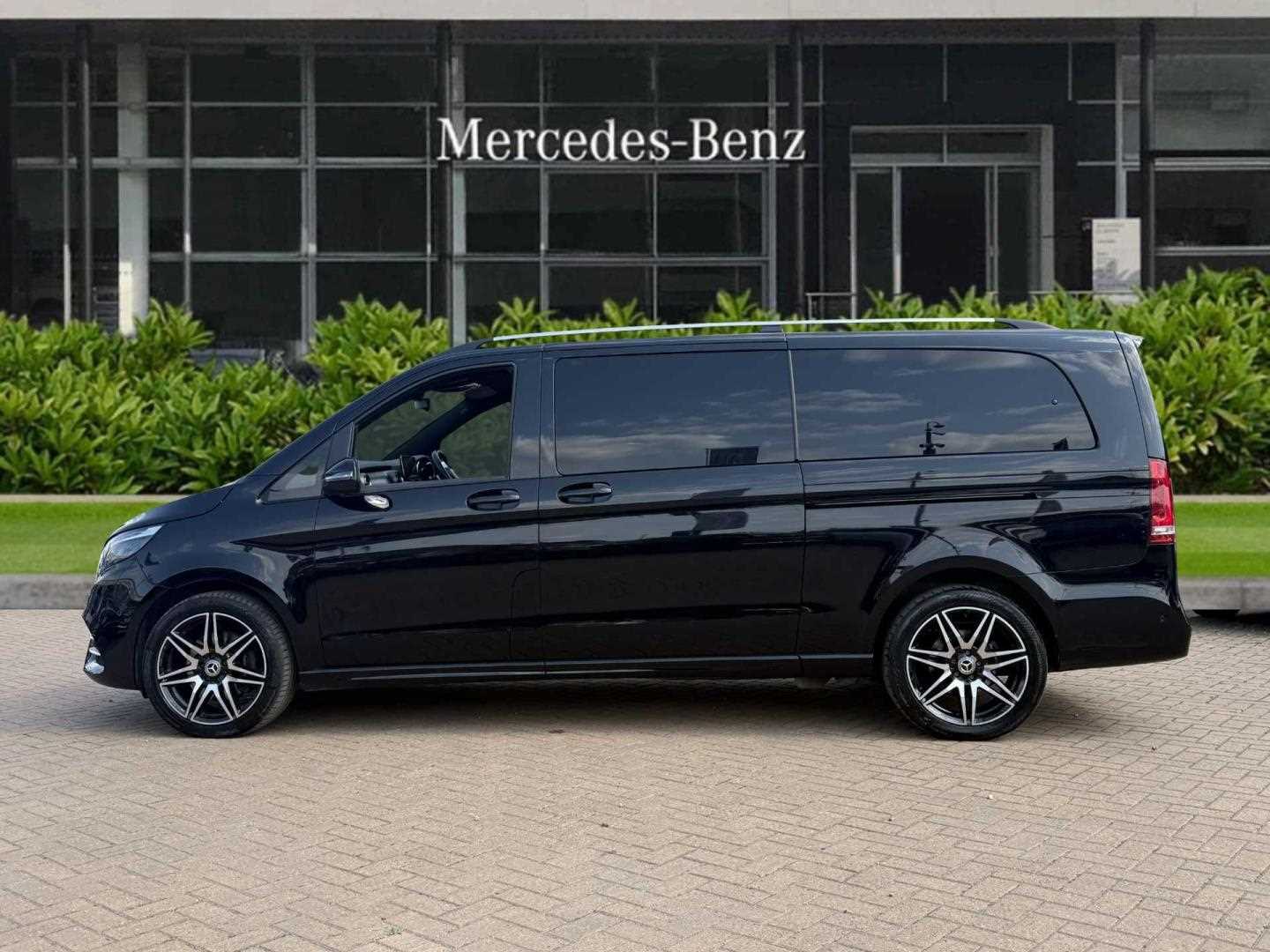 Used Mercedes-Benz V-Class 2023 for sale - 76230333: Photo 8