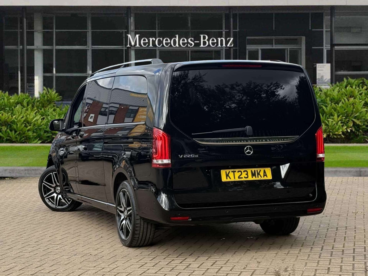 Used Mercedes-Benz V-Class 2023 for sale - 75968141: Photo 2