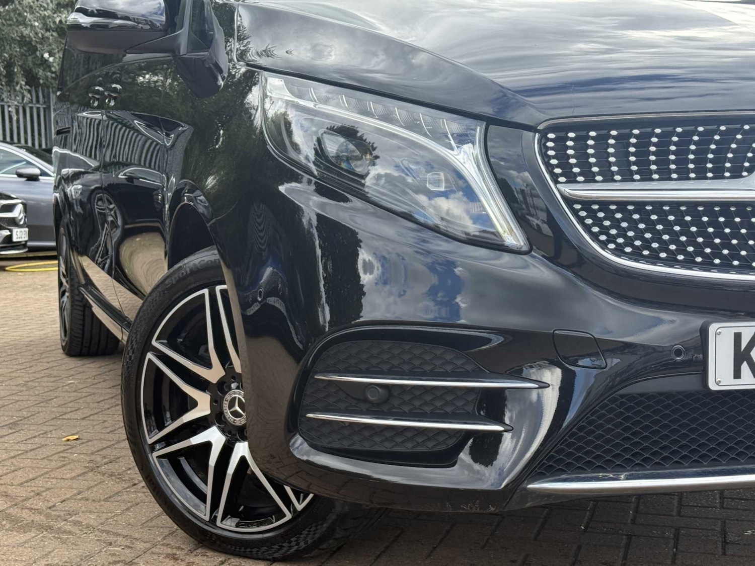 Used Mercedes-Benz V-Class 2023 for sale - 75968141: Photo 3