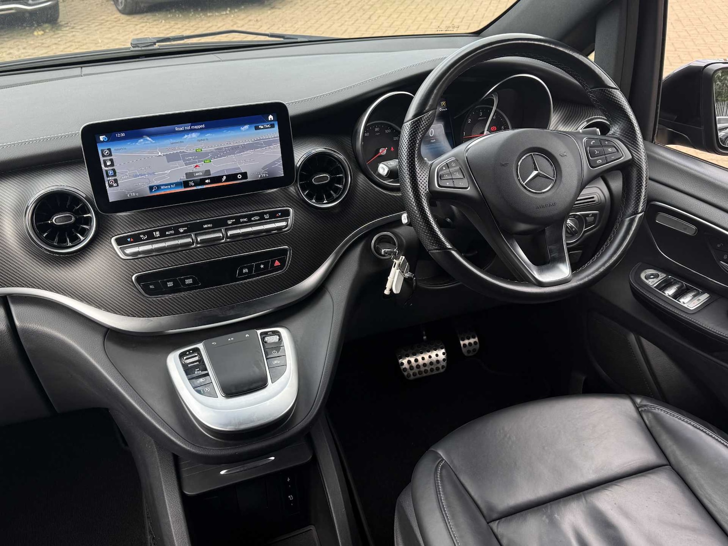 Used Mercedes-Benz V-Class 2023 for sale - 75968141: Photo 4