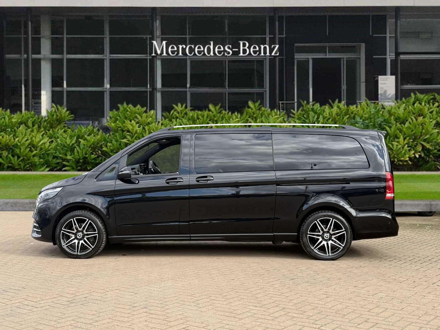 Used Mercedes-Benz V-Class 2023 for sale - 75968141: Photo 8