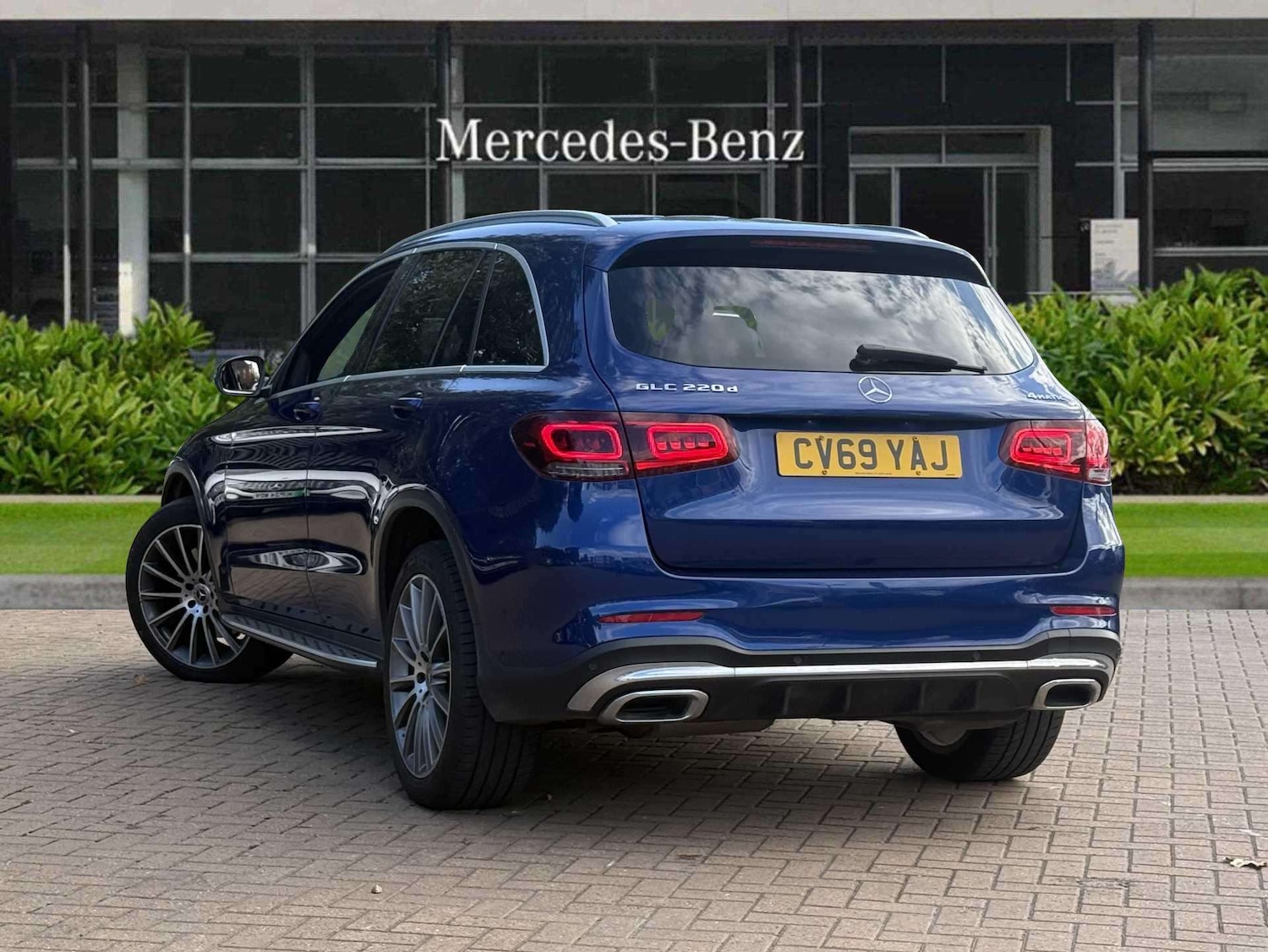 Used Mercedes-Benz GLC 2019 for sale - 76125708: Photo 2