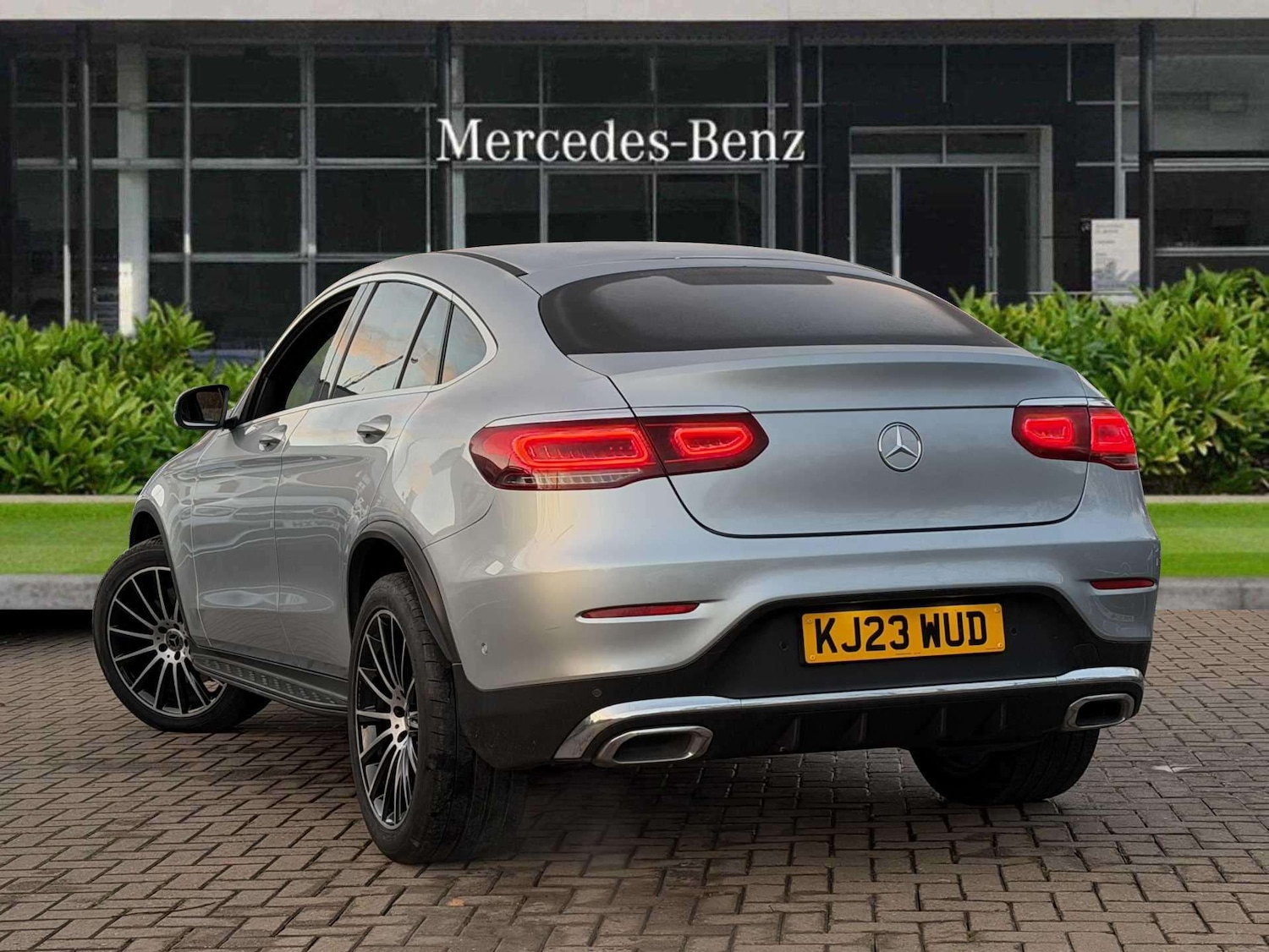Used Mercedes-Benz GLC 2023 for sale - 76575892: Photo 2