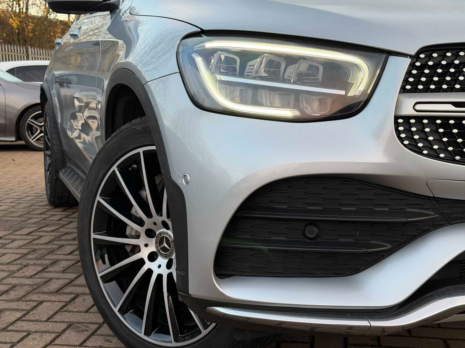 Used Mercedes-Benz GLC 2023 for sale - 76575892: Photo 3