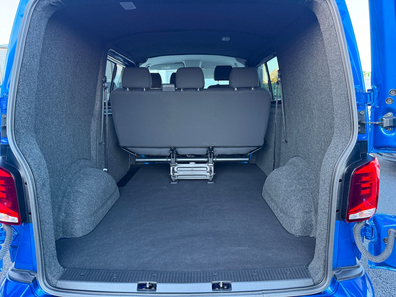 Used Volkswagen Transporter 2023 for sale - 77716460: Photo 2