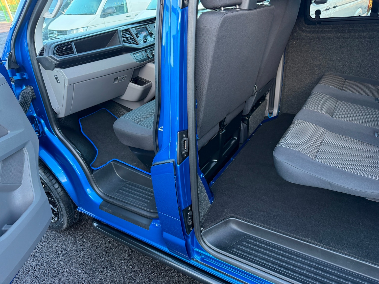 Used Volkswagen Transporter 2023 for sale - 77716460: Photo 9