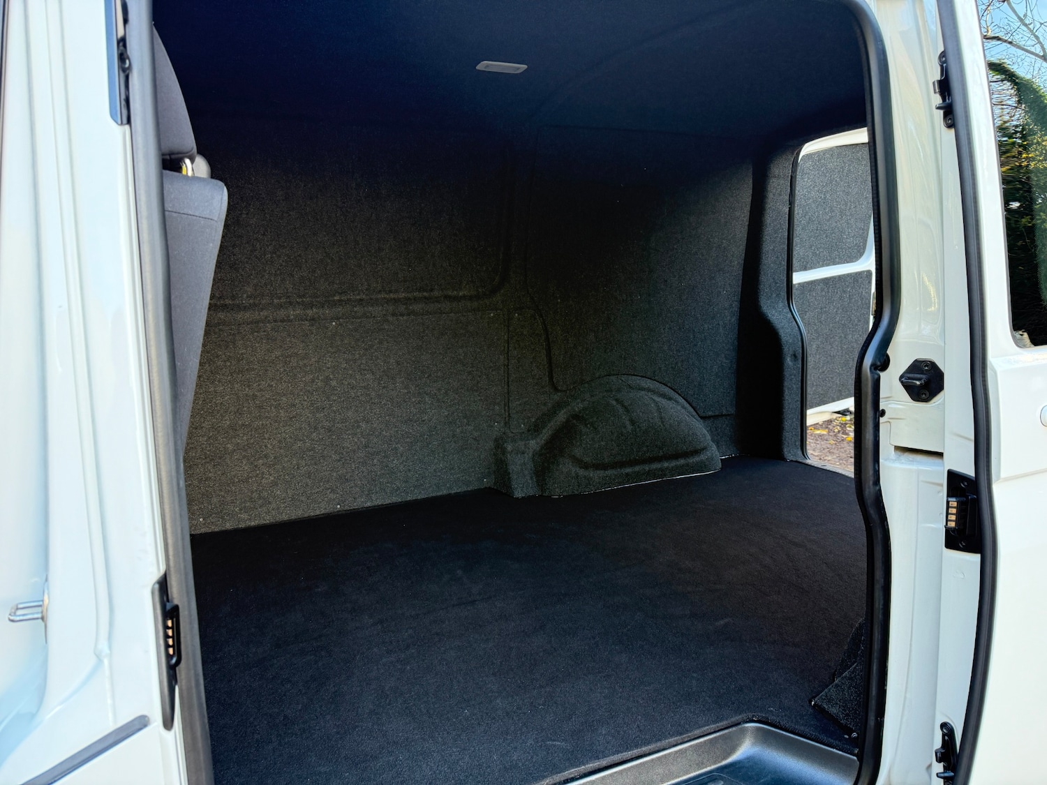 Used Volkswagen Transporter 2023 for sale - 76837563: Photo 11