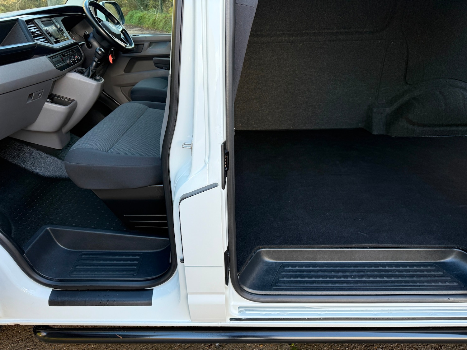 Used Volkswagen Transporter 2023 for sale - 76837563: Photo 3