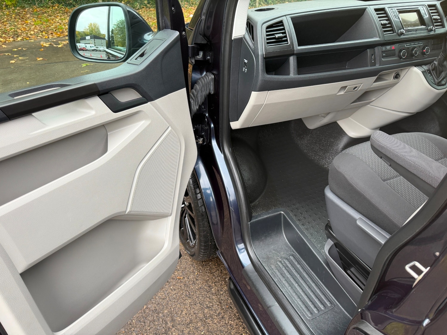 Used Volkswagen Transporter Shuttle 2019 for sale - 76418645: Photo 16