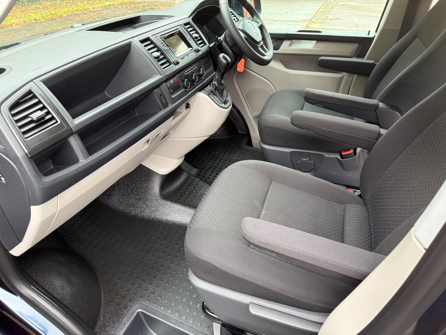 Used Volkswagen Transporter Shuttle 2019 for sale - 76418645: Photo 17