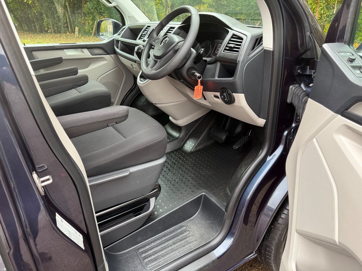 Used Volkswagen Transporter Shuttle 2019 for sale - 76418645: Photo 18