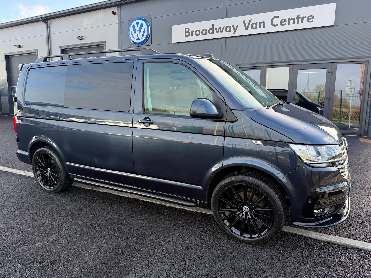 Used Volkswagen Transporter for sale - 77530555: Photo 2