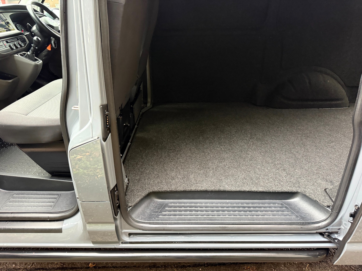 Used Volkswagen Transporter 2023 for sale - 76471401: Photo 3