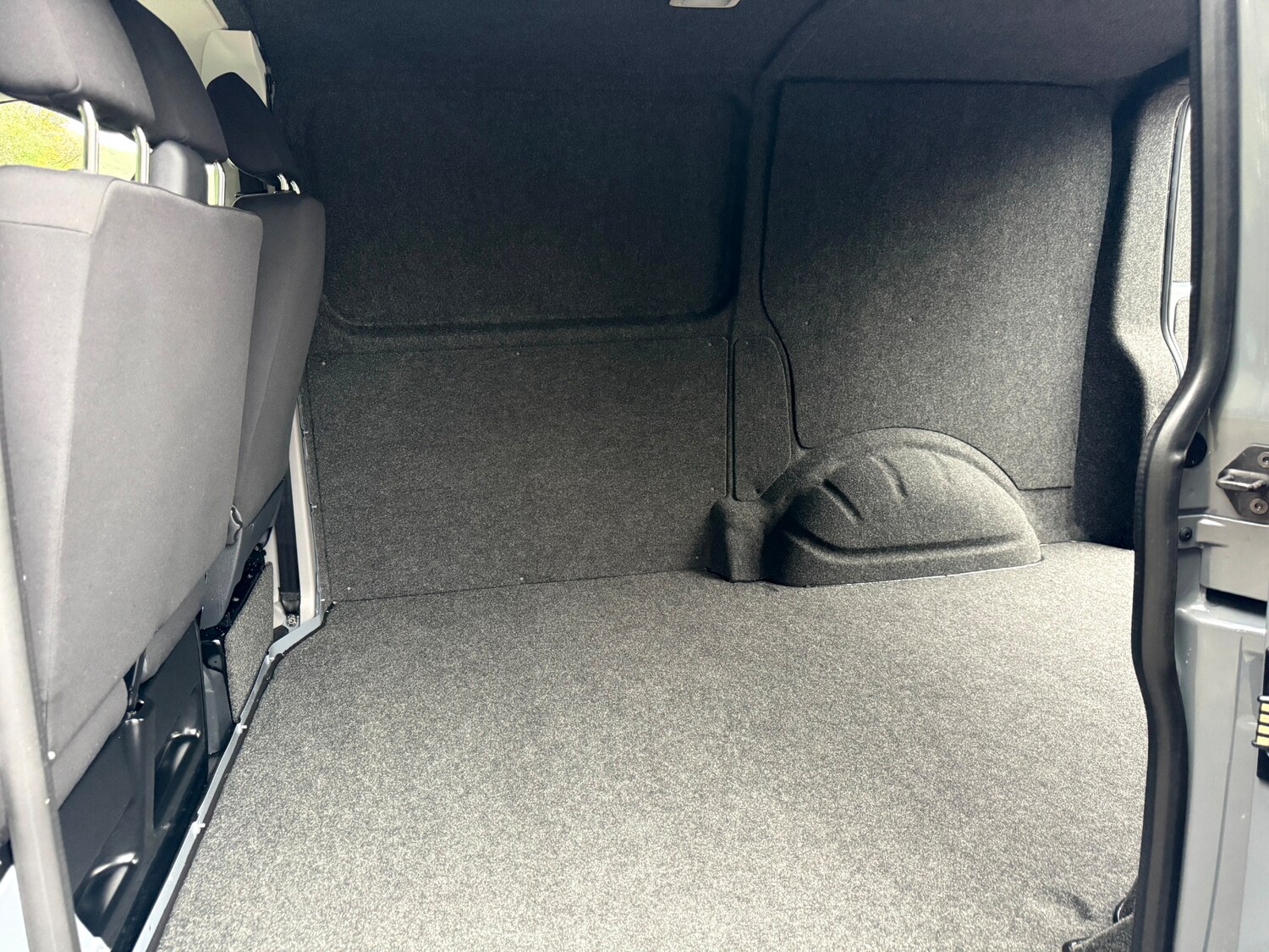 Used Volkswagen Transporter 2023 for sale - 76471401: Photo 9