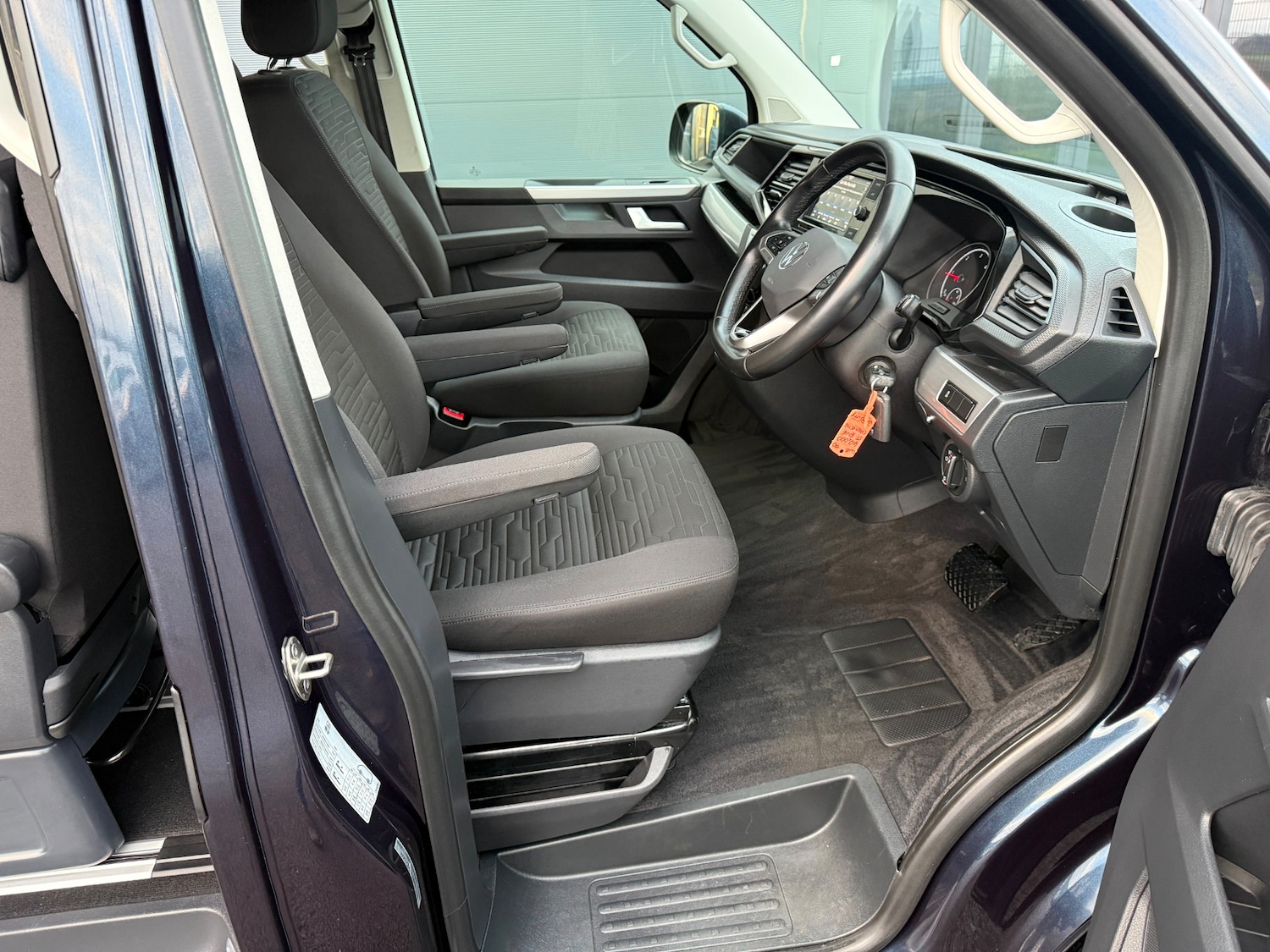 Used Volkswagen Caravelle 2020 for sale - 78079372: Photo 25