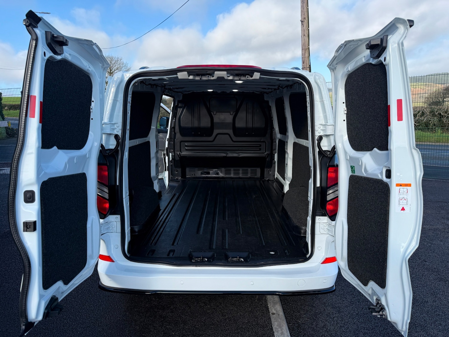 Used Ford Transit Custom 2024 for sale - 77932890: Photo 14