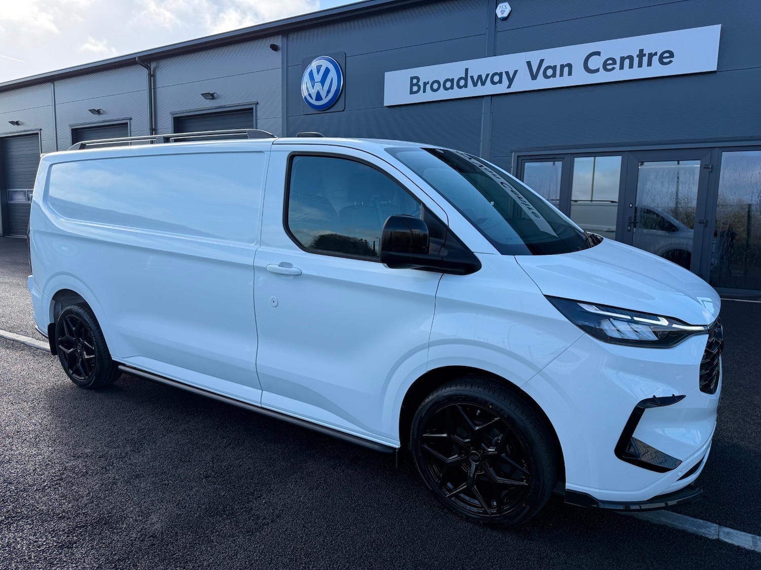 Used Ford Transit Custom 2024 for sale - 77932890: Photo 2