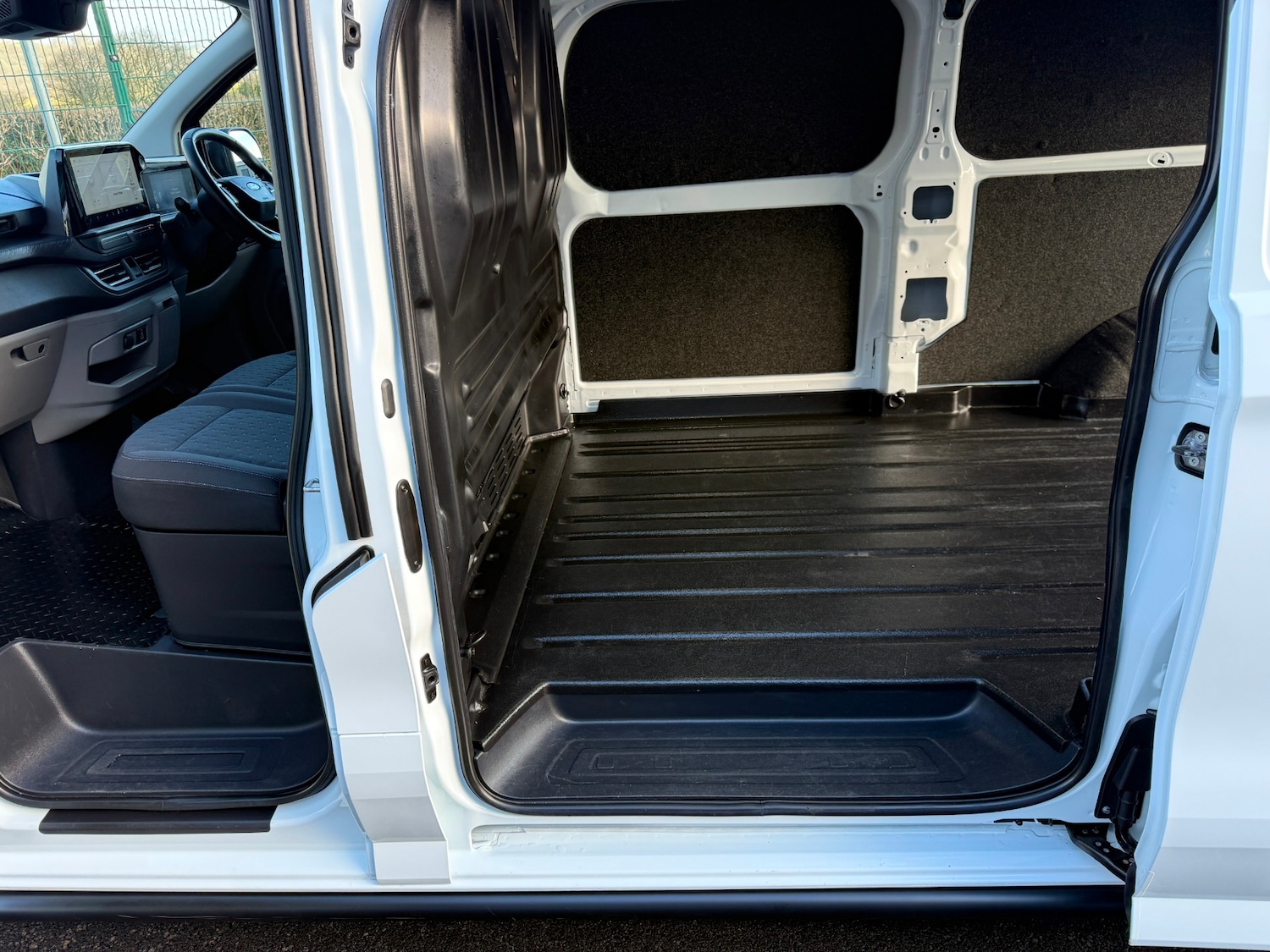 Used Ford Transit Custom 2024 for sale - 77932890: Photo 3