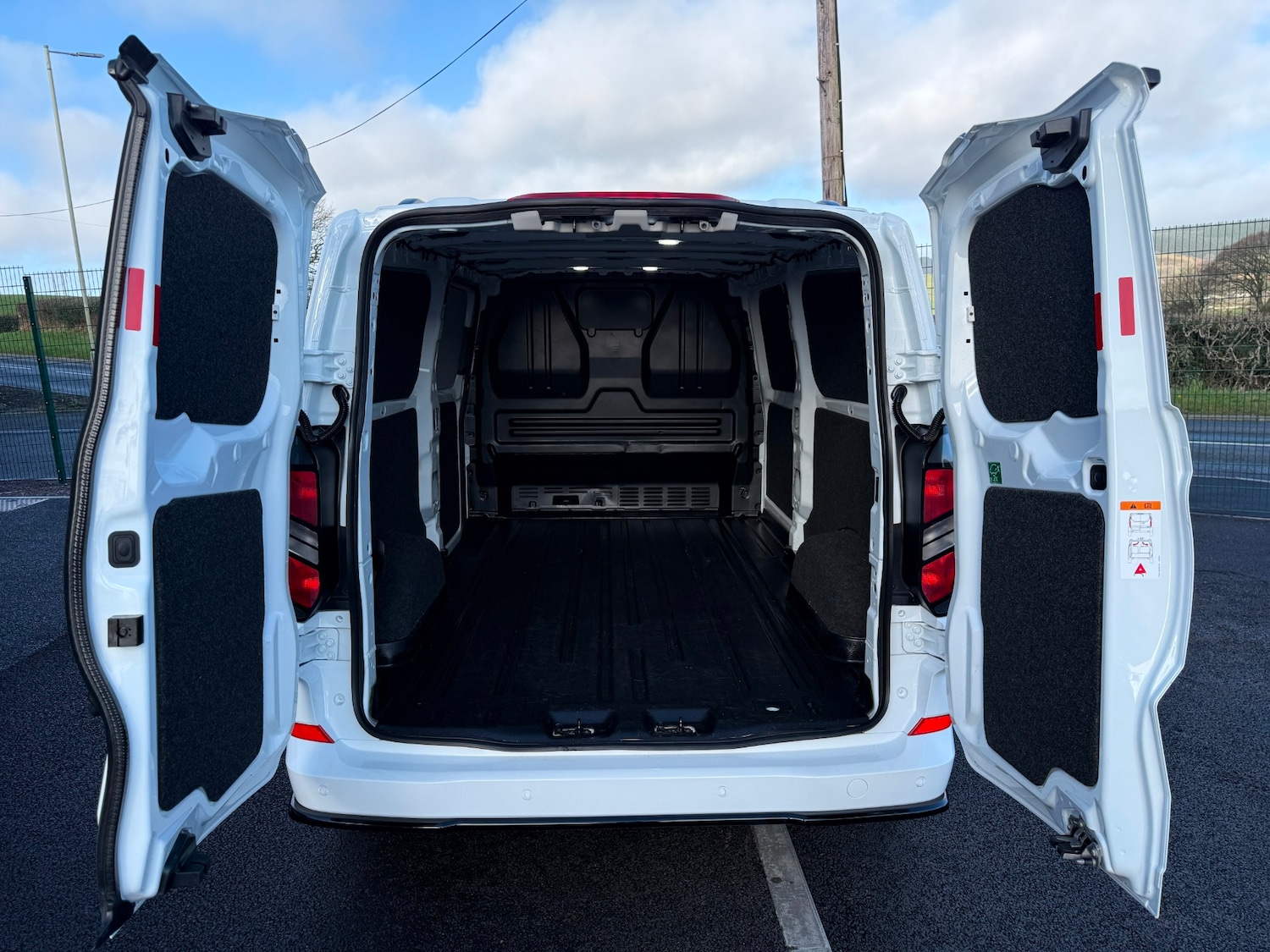 Used Ford Transit Custom 2024 for sale - 77932890: Photo 4