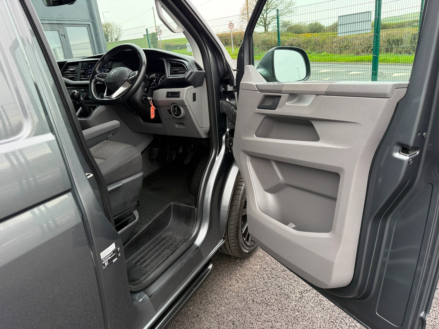 Used Volkswagen Transporter 2023 for sale - 78202555: Photo 15