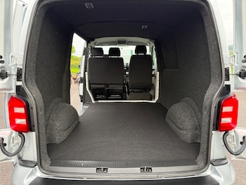 Used Volkswagen Transporter 2018 for sale - 78608507: Photo