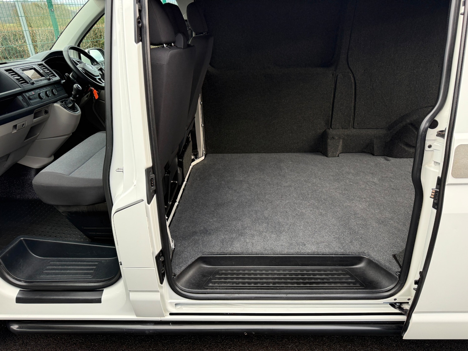 Used Volkswagen Transporter 2019 for sale - 77663707: Photo 3