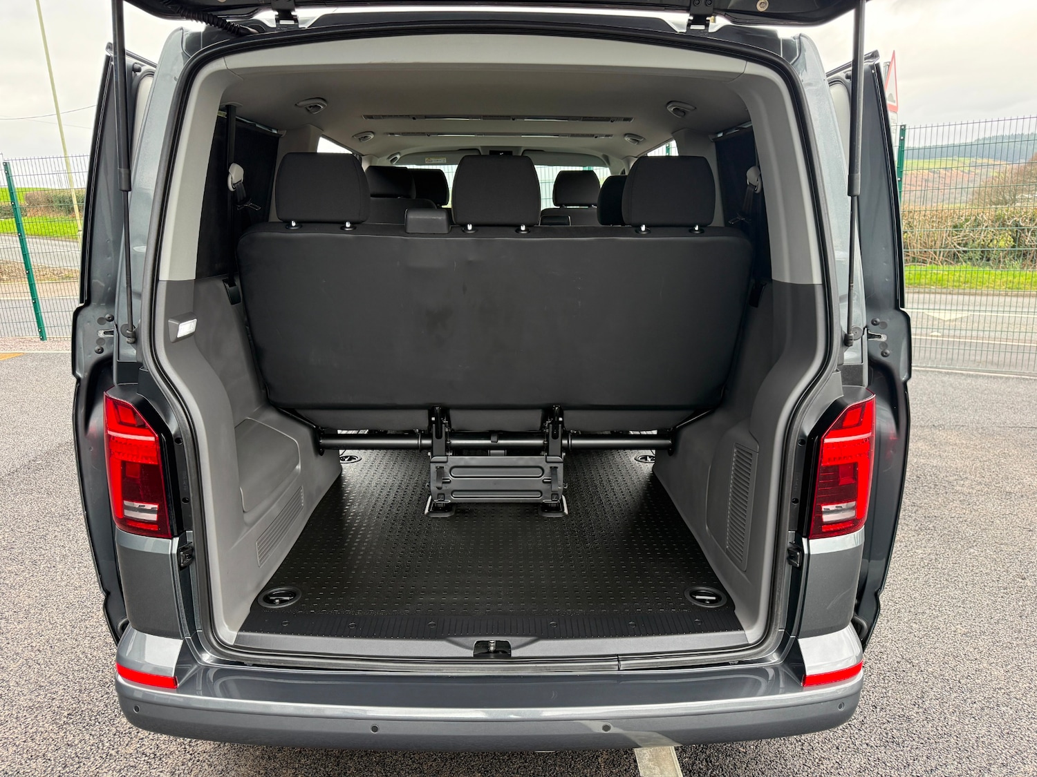 Used Volkswagen Transporter Shuttle 2020 for sale - 77902727: Photo 10