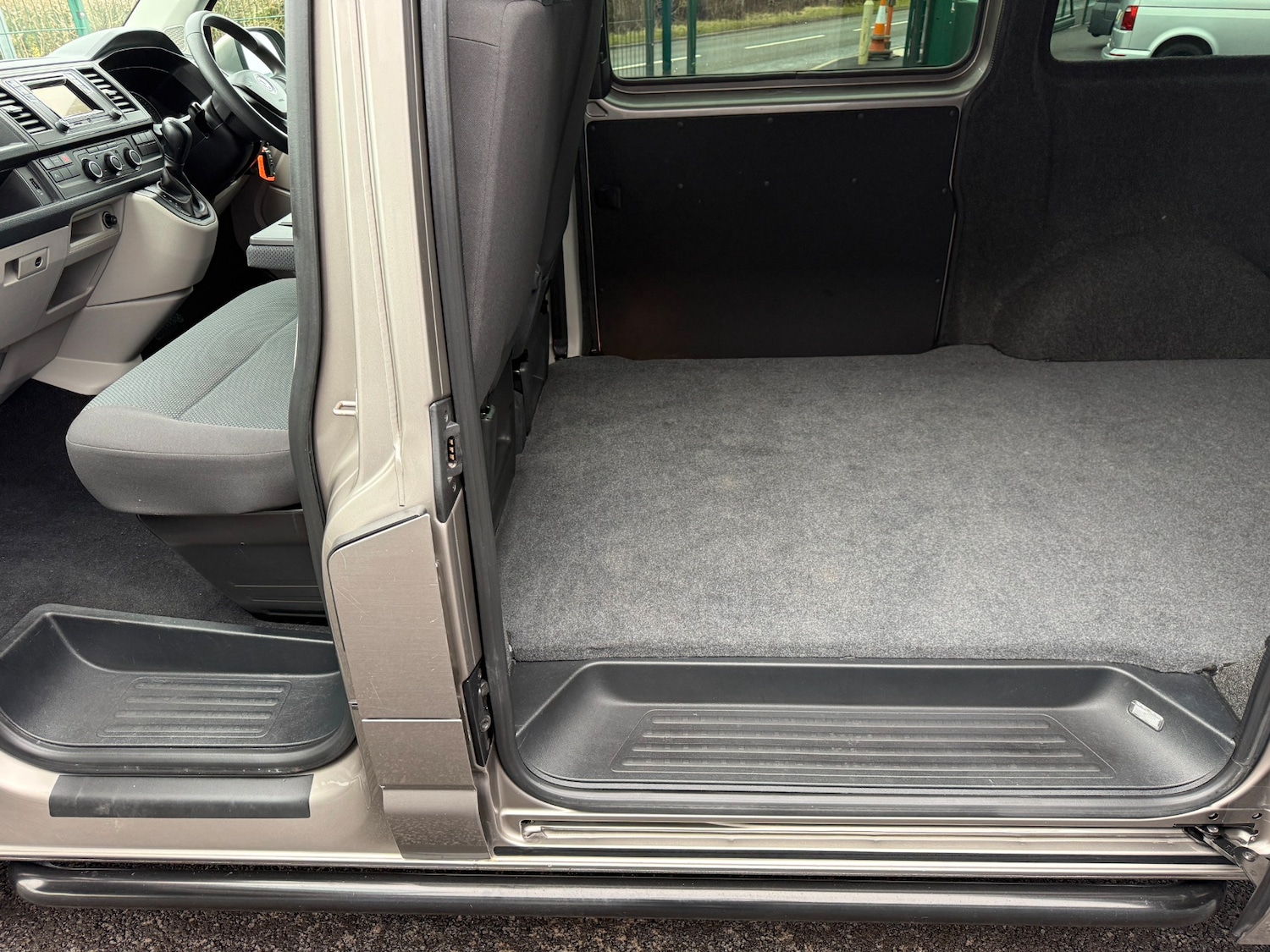 Used Volkswagen Transporter 2020 for sale - 77385625: Photo 8