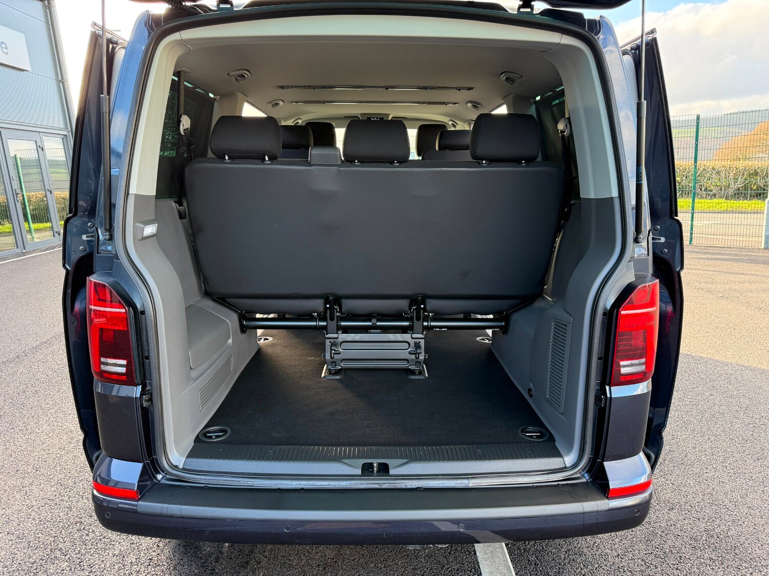 Used Volkswagen Transporter Shuttle 2020 for sale - 77846696: Photo 3