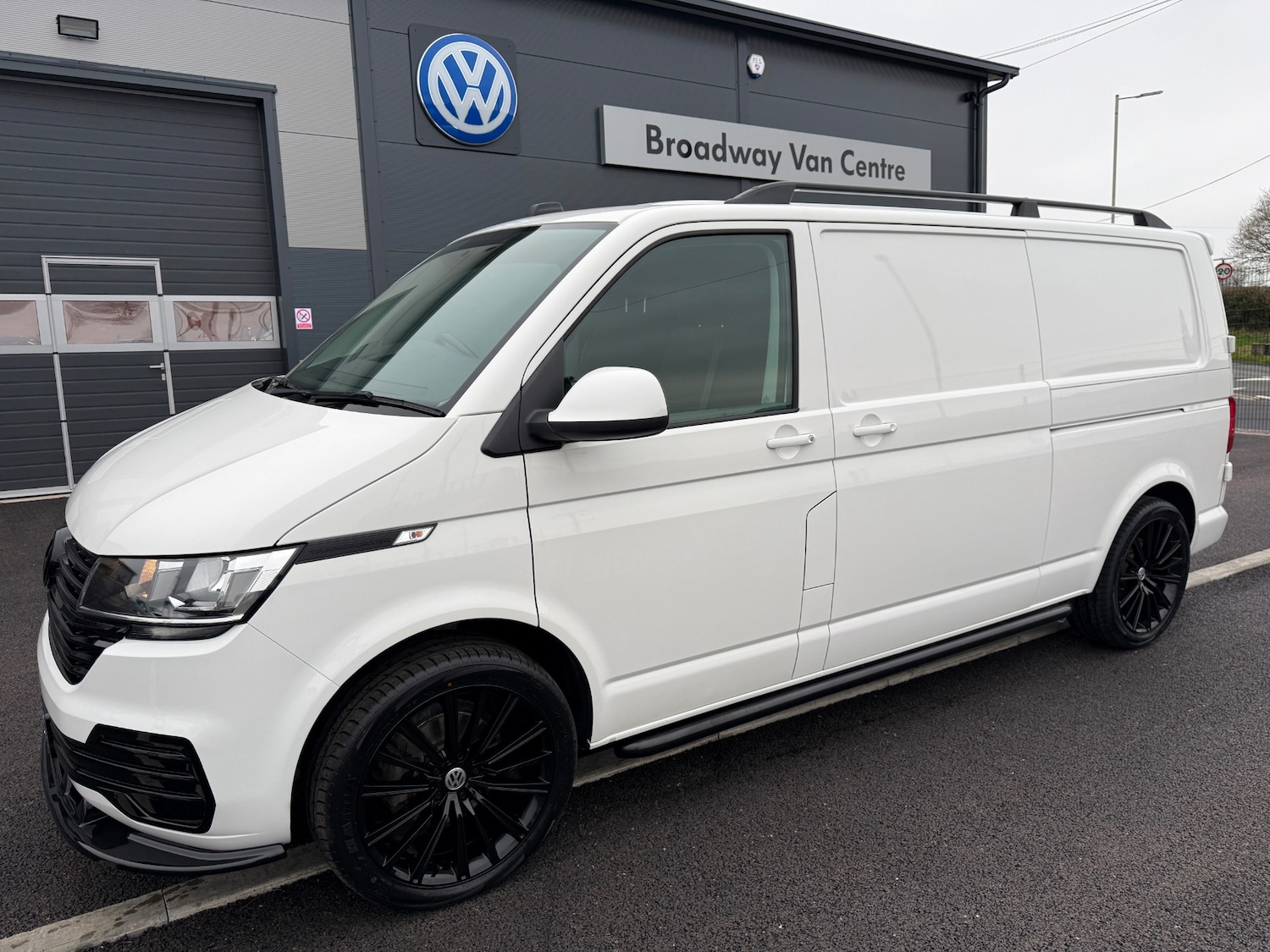 Used Volkswagen Transporter 2022 for sale - 77745124: Photo 1