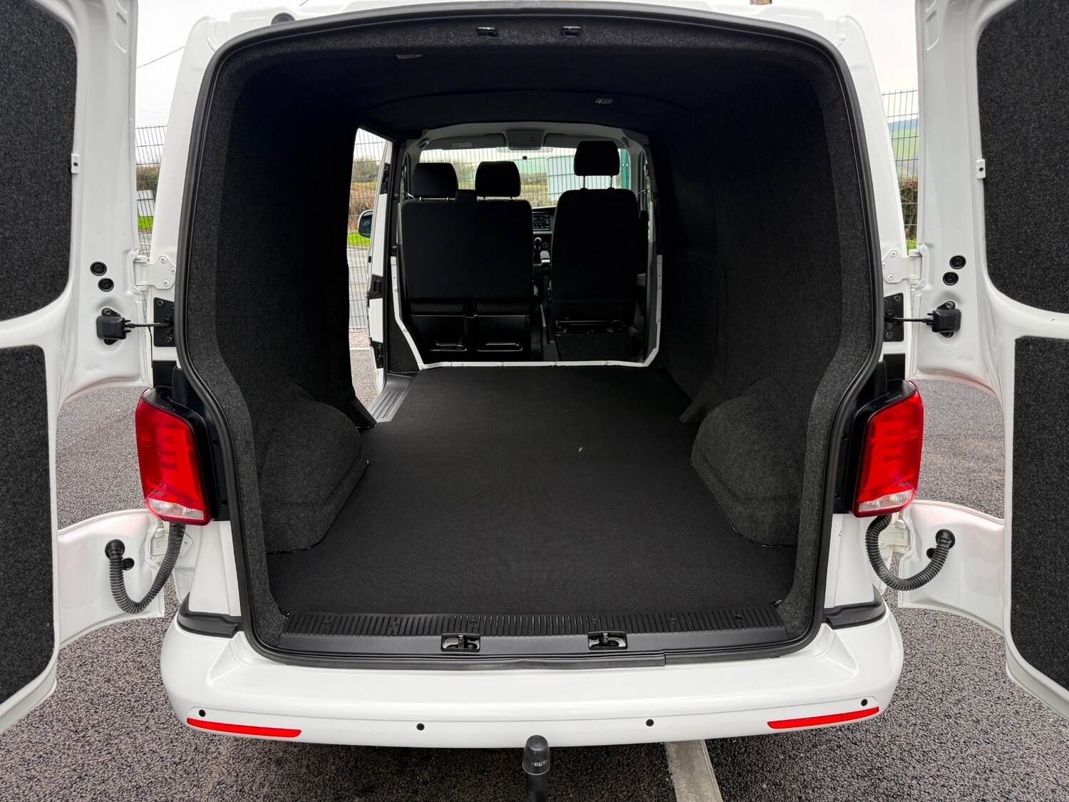 Used Volkswagen Transporter 2022 for sale - 77745124: Photo 11