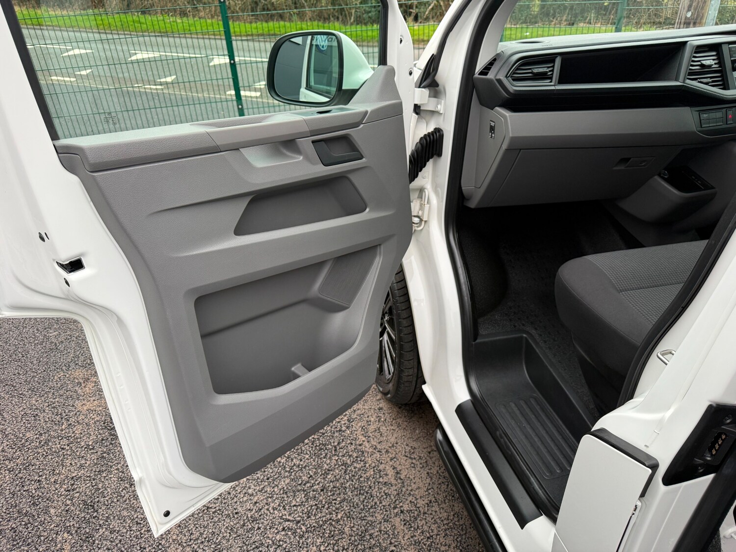 Used Volkswagen Transporter 2022 for sale - 77745124: Photo 15