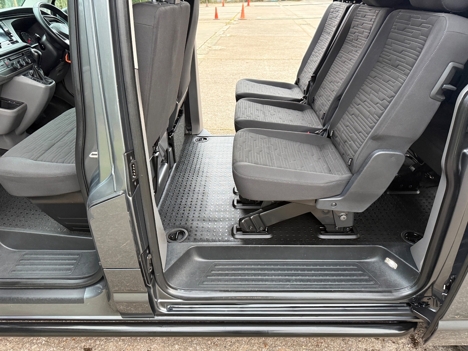 Used Volkswagen Transporter Shuttle 2020 for sale - 77118873: Photo 4