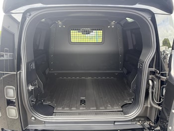 Used Land Rover Defender 90 2026 for sale - 78790045: Photo