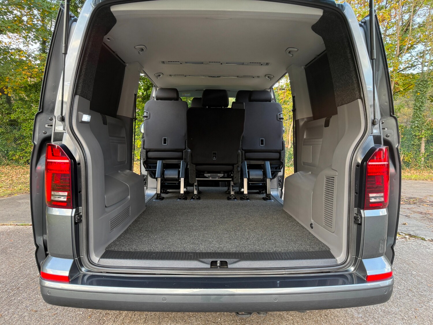 Used Volkswagen Transporter Shuttle 2021 for sale - 76397260: Photo 3