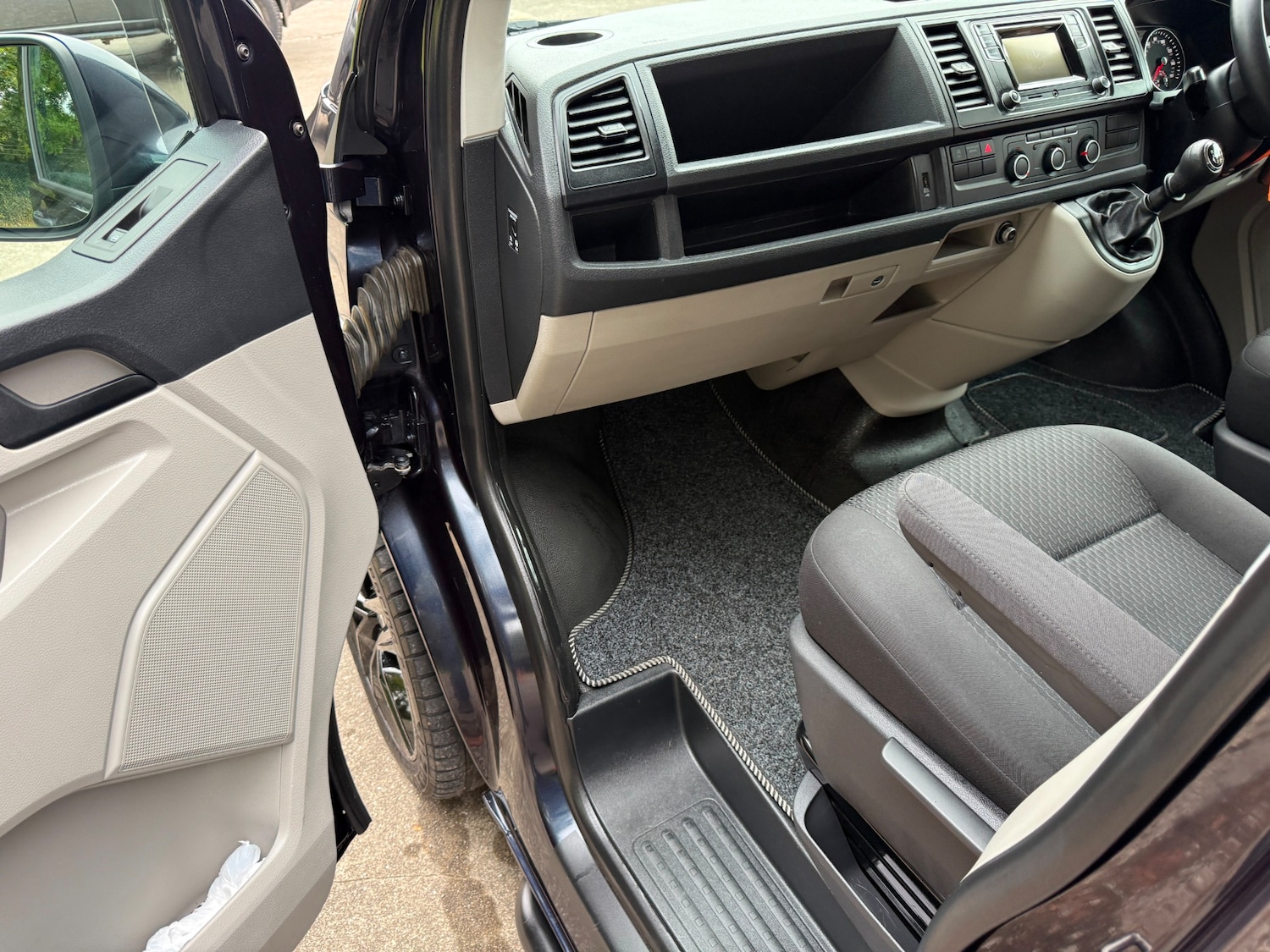 Used Volkswagen Transporter 2018 for sale - 76237481: Photo 20